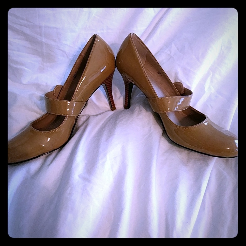 Tahari mary janes, never worn!